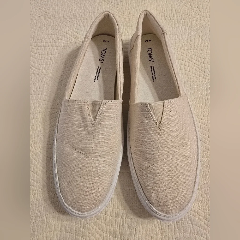 NIB TOMS Ladies Parker Textured Linen Cream Slip-On Shoes